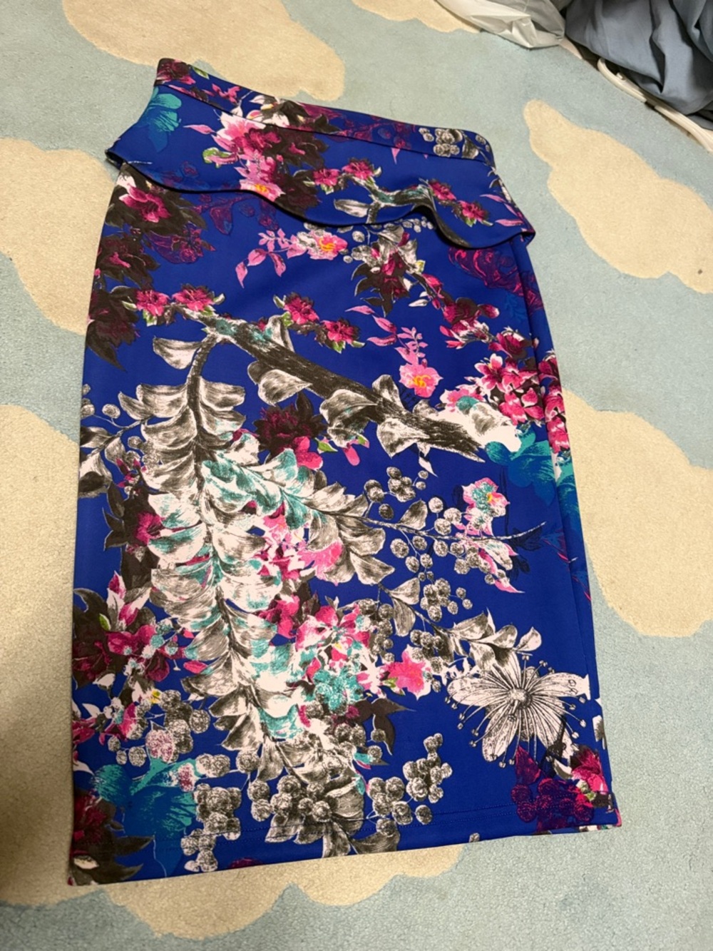 Bebe peplum  Floral Pencil Skirt. Size S
